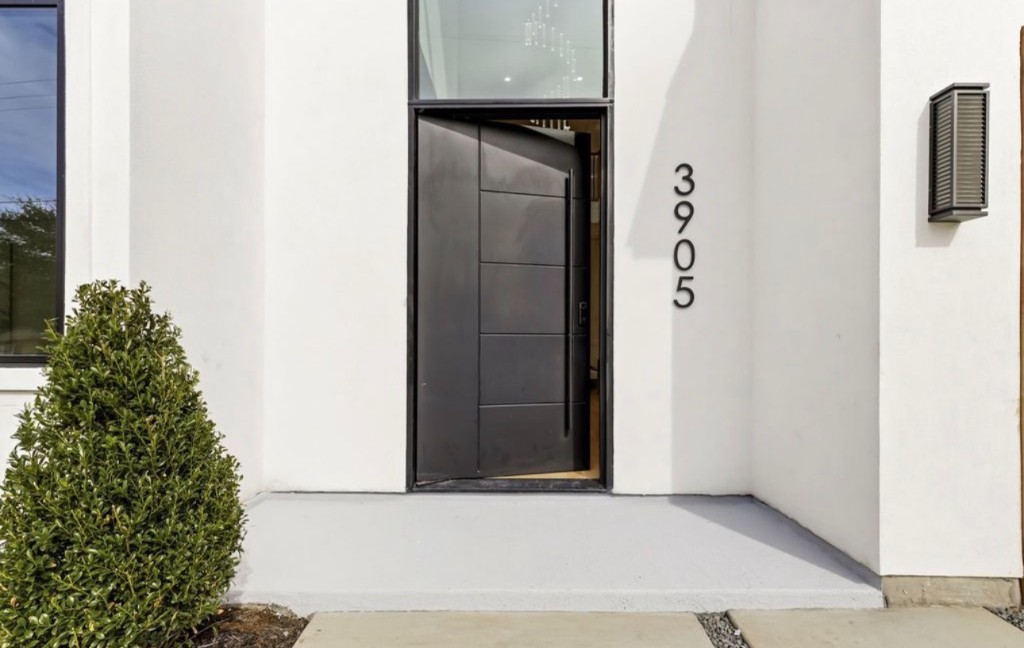 3905 Wendom Drive — photo 2